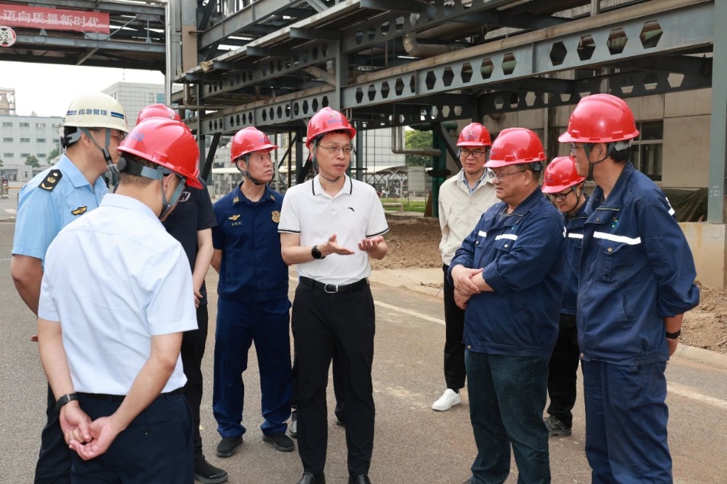 市委常委、常務(wù)副市長(zhǎng)張韶峰檢查節(jié)日期間化工企業(yè)安全生產(chǎn)工作