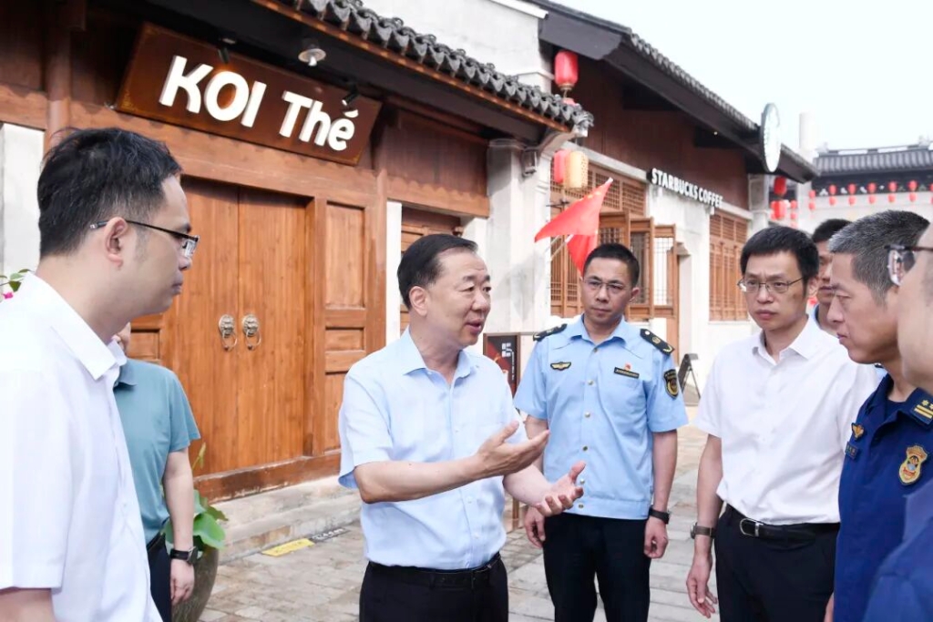 市領(lǐng)導(dǎo)檢查國慶節(jié)期間安全生產(chǎn)工作