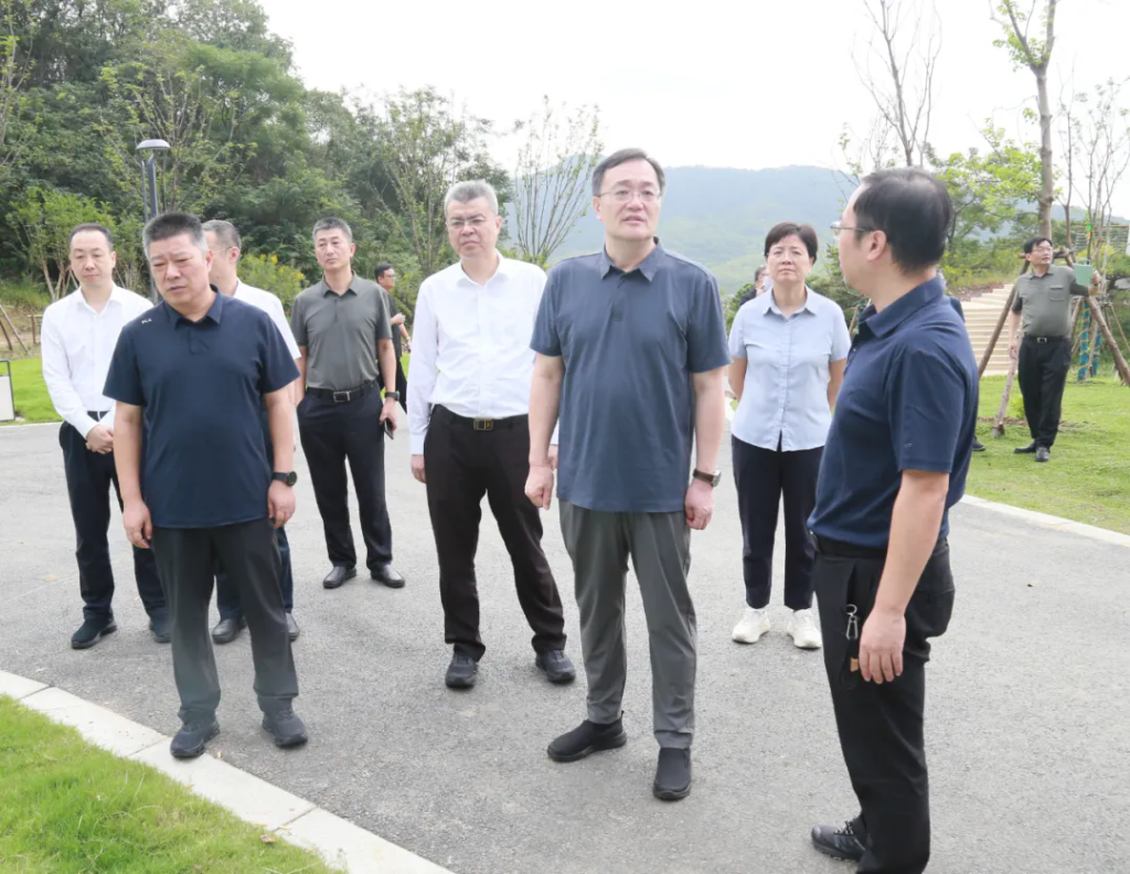 江陰市人大常委會視察美麗江陰建設(shè)情況